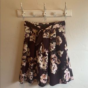 Sz Large Purple Flowered Skirt